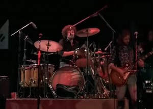 Eagles – One Of These Nights...🎧 Watch full this song: https://goldenmemoriessongs.dohimusic96.com/eagles-one-of-these-nights/?utm_source=facebook&utm_medium=ngreel&utm_campaign=goldenmemoriessongs | Golden Memories Songs