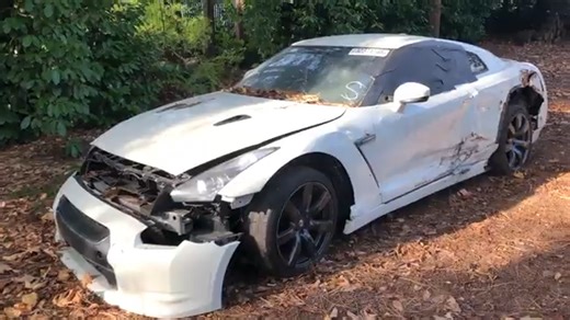 Reviving a wrecked Nissan GT-R from the salvage Lot