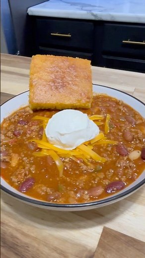 Let’s make a Ground Turkey Chili. Perfect for the cold holiday season! #chiliseseason #chilirecipe