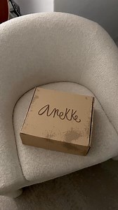 Desenvolviendo un pedacito de sueño... 💭 Cada detalle susurra una historia, cada puntada guarda una intención ✨ www.anekke.com | Anekke