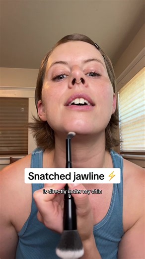 Jaw Contour Makeup Tutorial for Red Carpet Photos