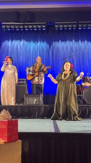 🥹Natalie and her mama, Kumu Hula Olana Ai dedicated this to me at my Mele’s Kalikimaka Extravaganza and I cried my heart out ❤️ It took me back to my childhood when I met the Ai family at Keiki Hula. It took me back to when my mom sang this song at Merrie Monarch. It took me back to my home Kaua’i.💜 This moment will always be etched in my heart forever. 🙏🏼 I love this family with all my heart 🙏🏼🥹 📺 Mele’s Kalikimaka premiers on K5 and KHNL on 12/21 at 8pm and encore on 12/24 on @k5hawaii