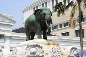 Daftar Koleksi Bersejarah di Museum Nasional Indonesia, dari Arca hingga Prasasti : Okezone Edukasi