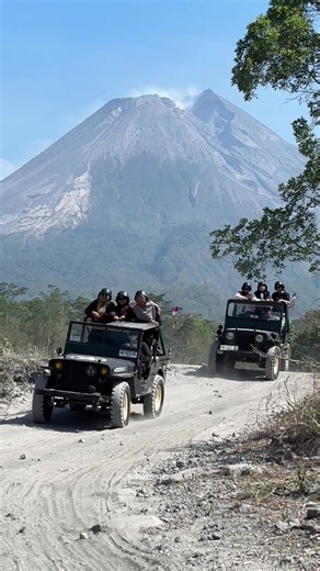 Naik Jeep Lava Tour Merapi: Pengalaman Seru di Jogja