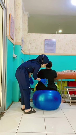 Perjuangan Bidan: Cita-Cita Melahirkan Normal