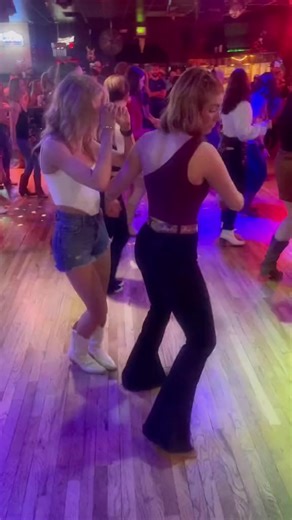 Finally got to do shivers in a bar 🙌🏼 this dance is so fun!! #shivers #linedance #linedancing #linedancer | Line Dance