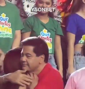 Queen Kath x Ms. Sharon and Mr. Martin. ©wm #OneLoveForKathryn KATHRYN LIGHTS UP ARANETA #HelloLoveAgain STILL SHOWING IN CINEMAS. #KathrynBernardo @bernardokath #HelloLoveAgain #AldenRichards @aldenrichards02 #HelloLoveGoodbye #KathDen #asiassuperstar #actress #actor #bestactor #boxofficemovie #bestactress #asiasmultimediastar #abscbn #gma #starcinema | KathDen