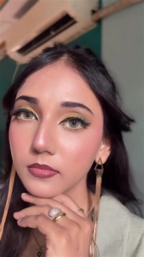 Reem Shaikh | Make up Artist | Makeup UGC Creator on Instagram: "Tutorial time💚 #viralvídeo #trending #fyp #explore #makeuptutorial"