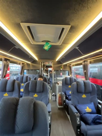 Explore the Best Bus Videos: Aesthetic and Travel Highlights