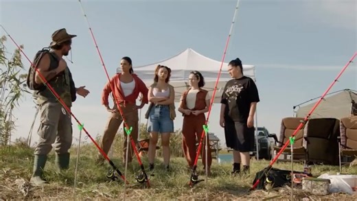 În Pielea Mea on Instagram: "Totul e fun și drăguț până când îți dai seama ce înseamnă “momeală vie”. 🫣🐛 Din 10 februarie, povestea începe pe marele ecran. #InPieleaMea"