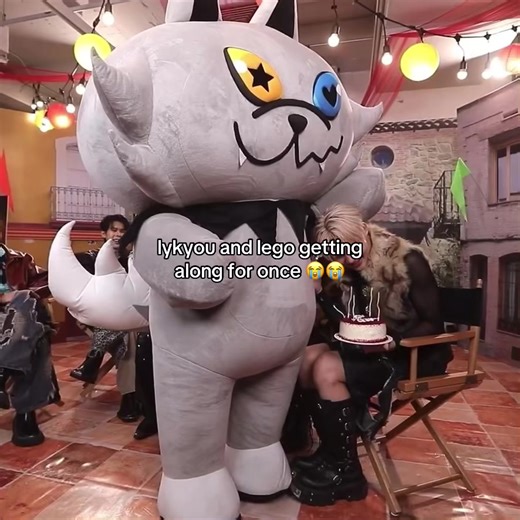 they’re always either fighting or being super cute #lego_rapeepong #legolykn #lykn #tpop #fyp