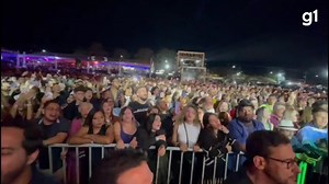 Público canta sucesso 'Flor de Lis' no show de Djavan no FIB 2023
