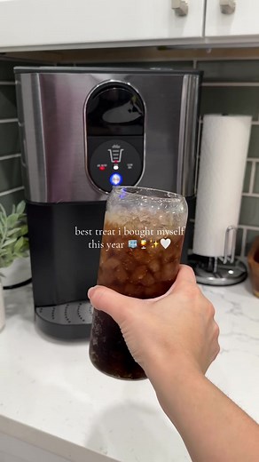 Nugget Ice Maker: The Best Kitchen Gadget Treat!