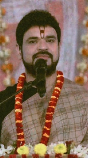 Gurudev Ke Deewane || Fan Page on Instagram: "संसार में कोई किसी का नहीं है? Shradhey Acharya Shri Gaurav Krishna Goswami Ji Maharaj @gauravkrishnag #gauravkrishnag #bankebihari #vrajofficial #vrindavan #Gurudevkedeewane 🌸🙏 Shri Radhe 🙏 ........................."