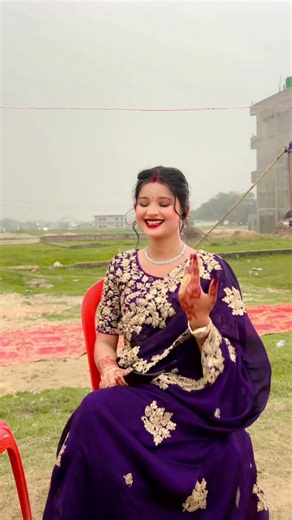 Sudhir y Rabina: Un Romance Colorido