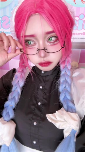 Stunning Mizi Cosplay on Alien Stage