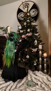 May Yule bring you peace, abundance, and the magic of a fresh start 🕯️ Wishing you all a happy winter solstice and a warm, comforting Yuletide 🤗🎄✨🖤🖤🖤 Videos taken by my love @panicpug edits by me Yule tree decor @vespermoth & @madebymagi Mug @natturadottir_ceramics #yule #yuletide #paganholiday #pagan #witchy | Manic Moth