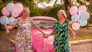 Ensaio fotográfico celebra o centenário das gêmeas Maria e Paulina