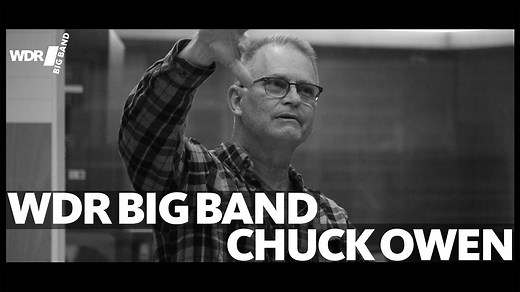 “Knife’s Edge” is an original composition by the great composer and band leader Chuck Owen.This clip features Paul Heller on tenors sax, Andy Haderer on trumpet, and Hans Dekker on drums. Captured live in Studio 4 during rehearsals, conducted by Chuck Owen. ——————— „Knife’s Edge“ ist eine Eigenkomposition des großartigen Komponisten und Bandleaders Chuck Owen. Als Solisten hören wir: Paul Heller am Tenorsaxophon, Andy Haderer an der Trompete und Hans Dekker am Schlagzeug. Live aufgezeichnet im S