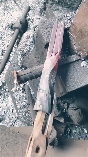 Inserting Steel Into Raw Iron 👍 Traditional Blacksmith Forging Technique 👍 #handmade #craft #skills