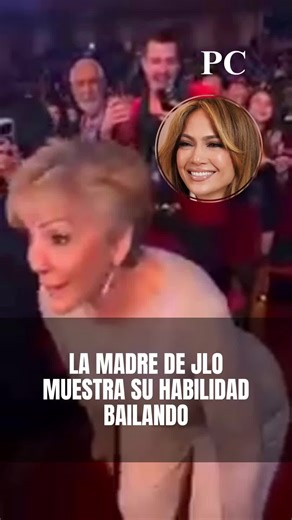 Aquí tenemos a la madre de #Jlo bailando en el concierto de su hija en Las Vegas, tiene energía. 🤣