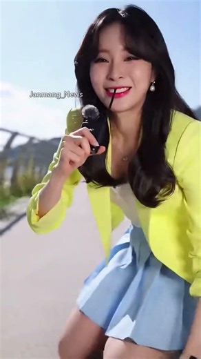 The microphone almost flew away because of the wind?