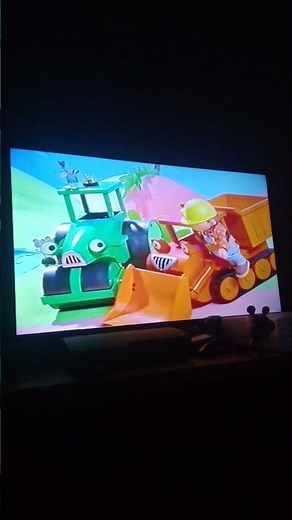 Bob The Builder Travis Paints The Town Right For Everyone Else it's Home Time