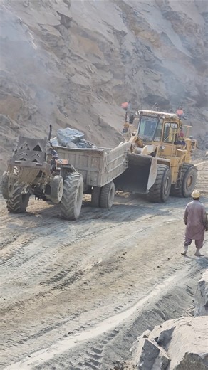 Caterpillar Wheel Loader Helping Tractor Trolley on Steep Mining Road | Heavy Rock Loading Action
