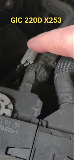 Replacing the Air Filter – Mercedes GLC 220 d (X253)