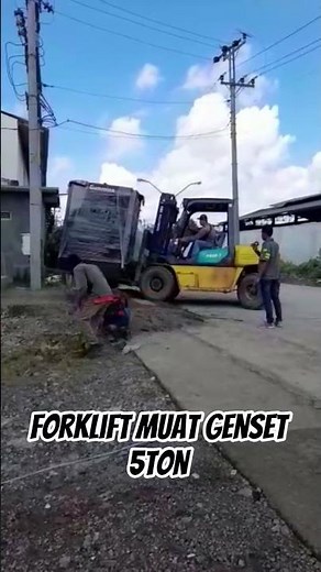 Forklift muat genset 5 ton #beranda #alatberat