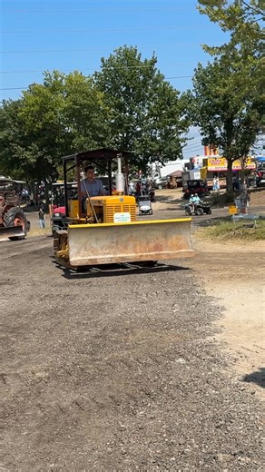 96K views · 1.2K reactions | 1954 Terratrac Dozer at the Boonville Missouri tractor show. Missouri Valley Steam engine association #tractor #tractorshow #farmer #dozer #caterpillar | Someplace or Another | Facebook