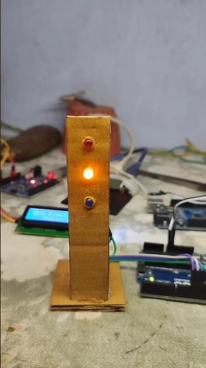 DIY Mini Traffic Light with Arduino #TrafficLight #gcgelectronics #DIY #STEM #Shorts #TechProject