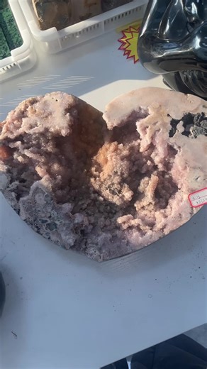 Pink amethyst heart with sparkling druzy!!!#crystals #crystalshop #crystaltok #crystalcarvings #crystaltowers #druzy #pinkamethyst