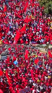 Presidente da FRELIMO e Presidente da República de Moçambique, Camarada Filipe Jacinto Nyusi visita comerciantes no Mercado de Machaze, em Manica, logo após a Inauguração do Hospital Distrital de Machaze. | Frelimo