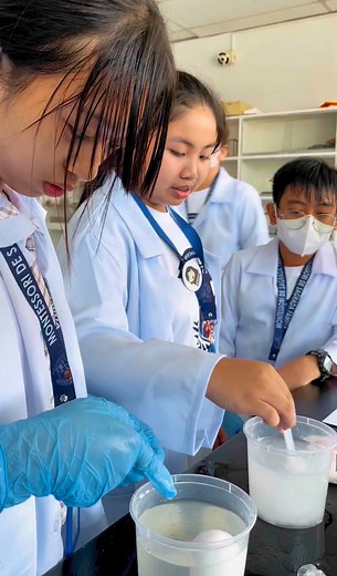 Egg-citing Science in action! 🥚🔬 Our Floating Eggsperiment proves that even eggs can defy gravity when you mix a little science magic. #dreambiggerdobetterandsoarhigher #learninghubforcreativityandinnovation #sciencegoals #eggsperiment #GenZInnovators | Montessori De Sagrada Familia, Inc.