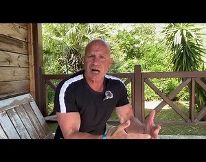 7.8K views · 142 reactions | ACCIDENT DE MUSCULATION MORTEL La musculation ne peut être que bénéfique pour ta santé si tu pratiques avec méthode et sécurité. Par contre, il y a certaines règles et fondamentaux à respecter ! Voici quelques conseils pour éviter un accident dramatique comme celui de cette vidéo. Oui cela aurait pu être éviter … | Franck Ropers | Facebook