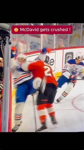 Connor McDavid gets absolutely leveled by a Philadelphia Flyers player in a shocking hit along the boards. The Oilers superstar goes down hard — a rare sight in the NHL! One of the biggest hits of the week that has everyone talking. #NHL #ConnorMcDavid #Flyers #BigHit #HockeyHighlights #HockeyShorts #Oilers | Play-Pause Hockey