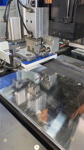 CNC six-sided drill operates automatical machine #cncmachine