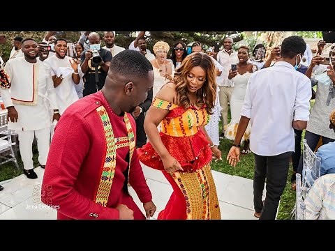 Joe Mettle and Wife in a Lovely Dance Battle🕺💃 | Customary Marriage Ceremony
