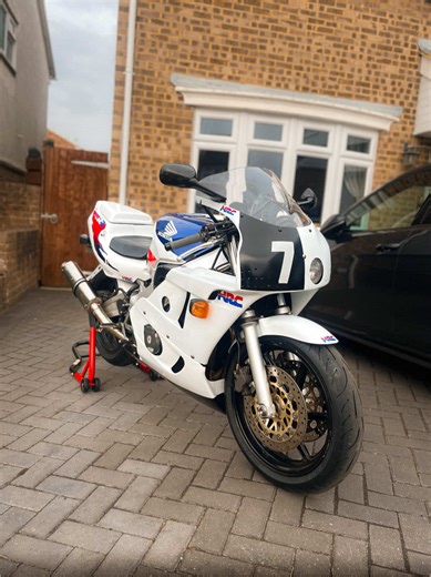 Exploring the Honda CBR400RR Fireblade Experience