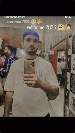 welcome to new year celebration emoji 🎁🥳