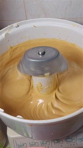 kue kacang jadul, pasti banyak yang suka dan udah gak asing cara buatnya ya kan? Rien Kue modifikasi sedikit bahannya nih biar namanya jd Peanut Butter Cookies 😊😊 bahan : 250 gr peanut/selai kacang 250 gr butter 350 gr gula halus 1 sdm garam 350 gr minyak goreng 400 gr kacang tanah halus 100 gr kacang mede halus 60 gr susu bubuk 1000 gr teeugu pro rendah #tutorial #peanutbutter #kuekeringenak