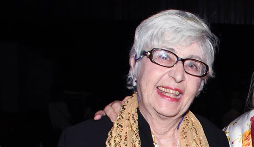 Έφη Παπαθεοδώρου: Η θρυλική «Θεοπούλα» στη Eurovision - Ο ρόλος-έκπληξη στο βίντεο κλιπ του Akyla