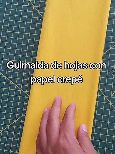 Guirnalda de hojas con papel crepé - manualidad fácil
