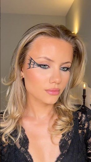 easy halloween spider web hack 🕷️ #Halloween #Halloweenmakeup