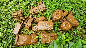 360K views · 1.9K reactions | Membersihkan Mobil Truk Oleng, Mobil Balap, Kereta Api, Ambulance, Forklift, Tank Baja | Mobil Kembar Play | Facebook