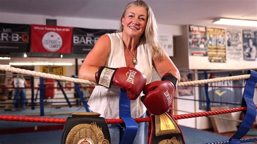 Kathy Collins, a Long Island pioneer for female boxers