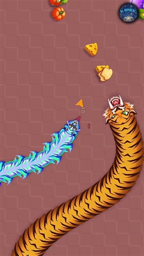Outsmarting the Giant Lion Snake in Worm Zone! 🦁🐍#wormszone #gaming