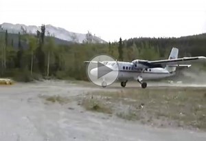 Too heavy, the DHC-6 Twin Otter lacks of performance after takeoff and crashes - Video