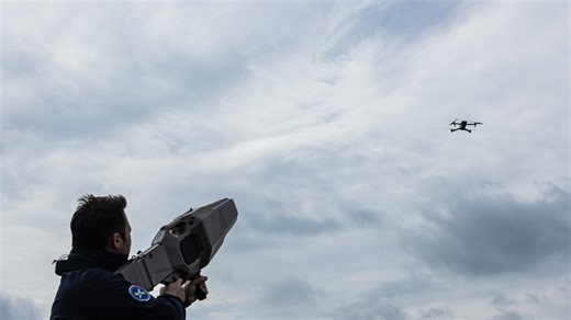 Face aux survols suspects, la France accélère sa défense contre les drones